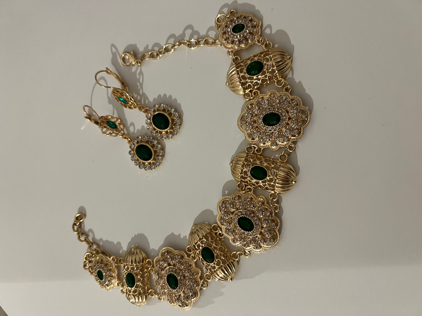 Ras de cou bijoux dore